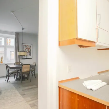 Homely 1 Bedroom Flat By The Lakes *