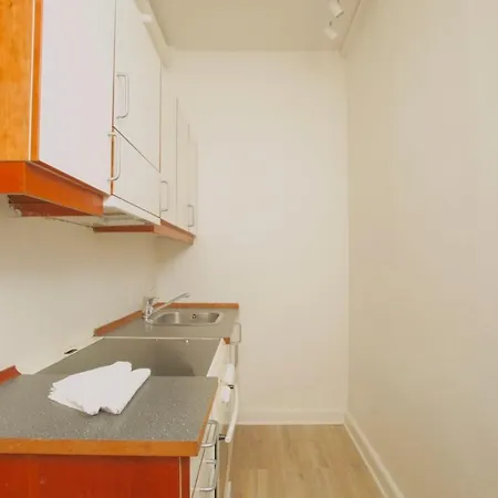 Homely 1 Bedroom Flat By The Lakes *